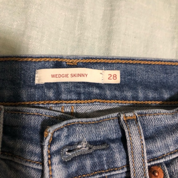Levi’s - Picture 2 of 5